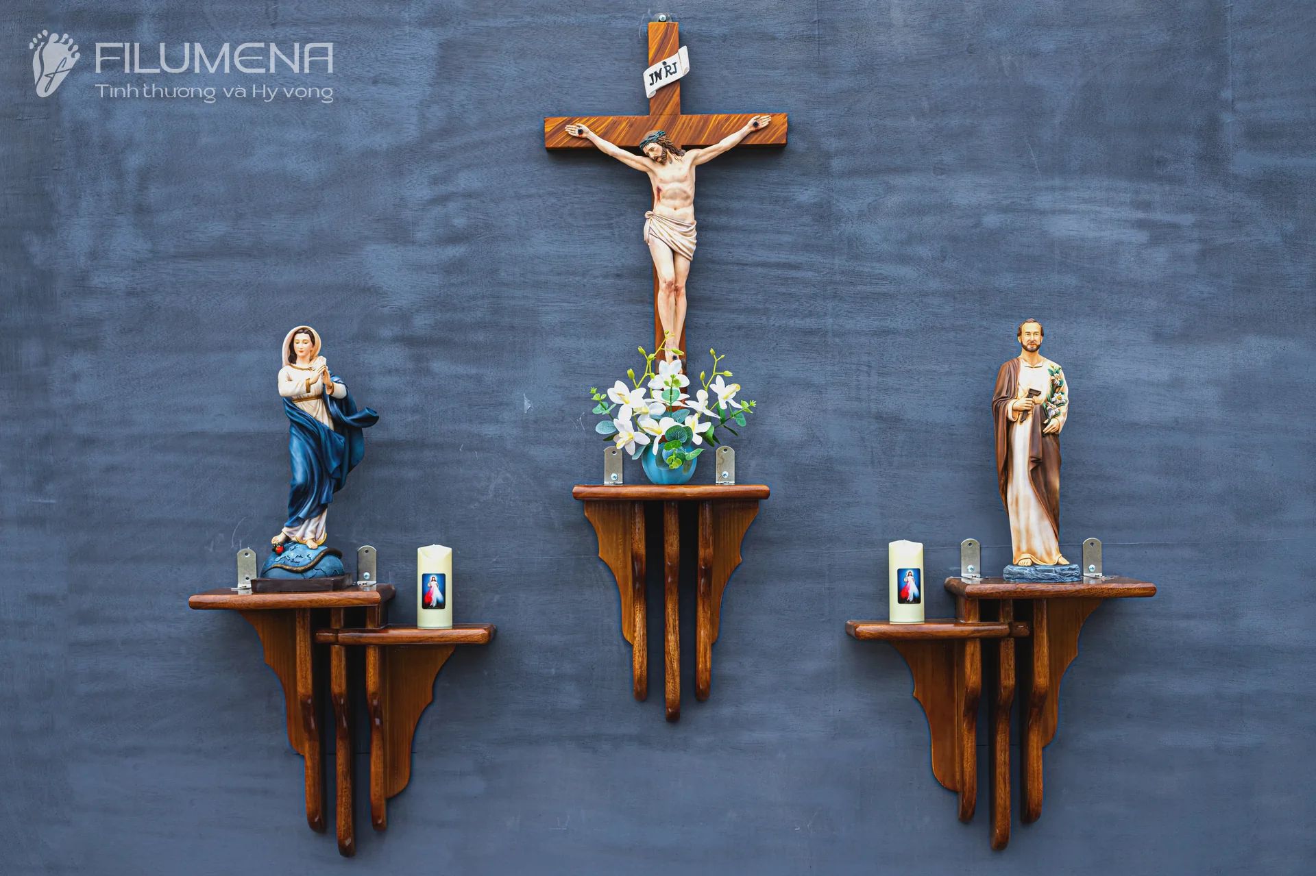 Bàn thờ Chúa BTC2 - Bộ 3 tượng cao 40 cm màu M1 & bệ thờ BT1