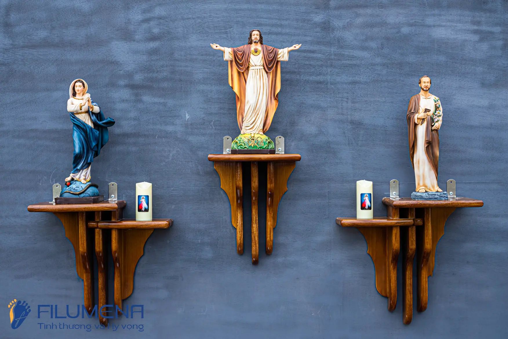 Bàn thờ Công giáo do Filumena sáng tác và sản xuất