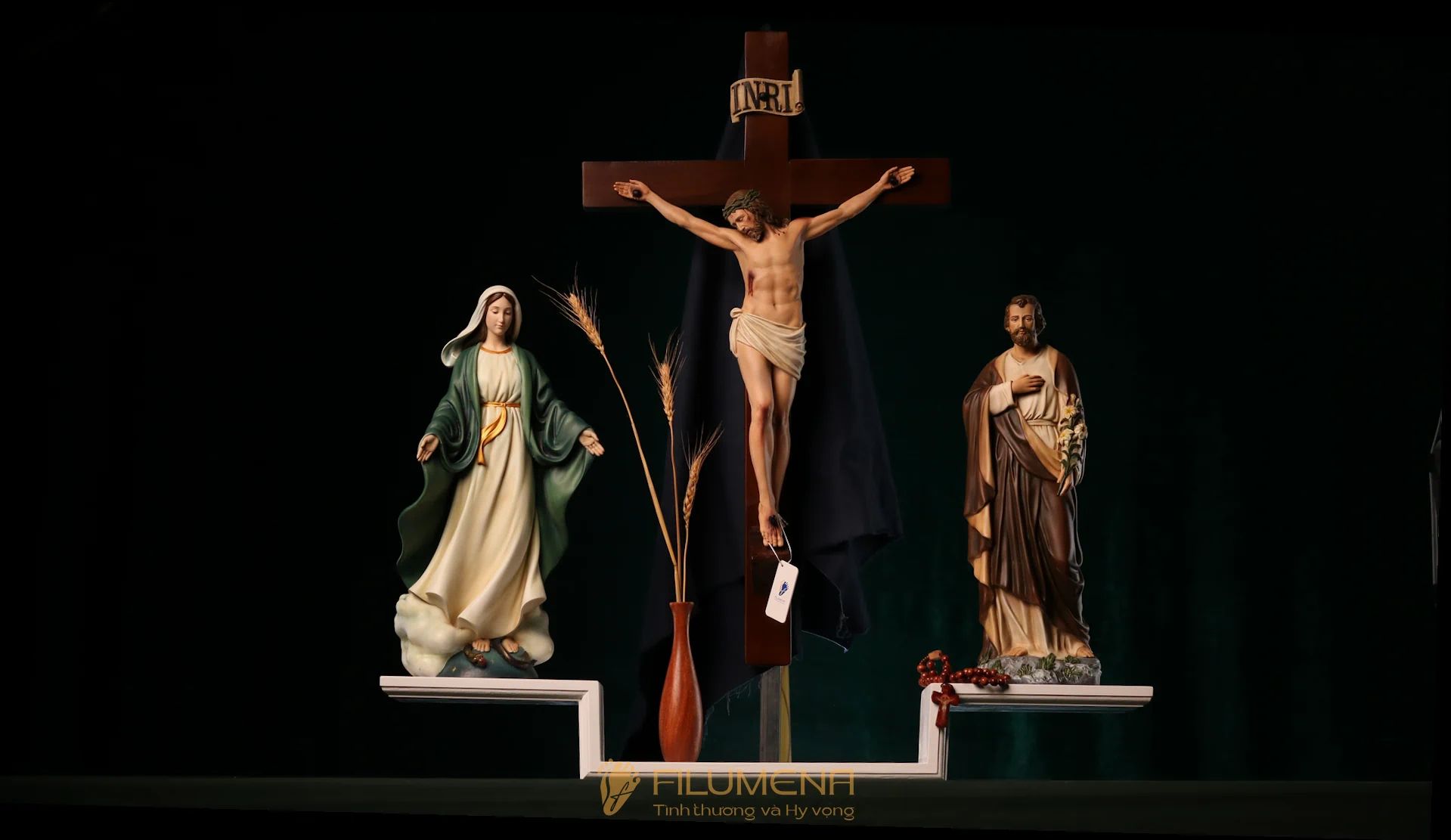 Bàn thờ Chúa bằng gỗ 1 kệ 2 cánh mã BT4