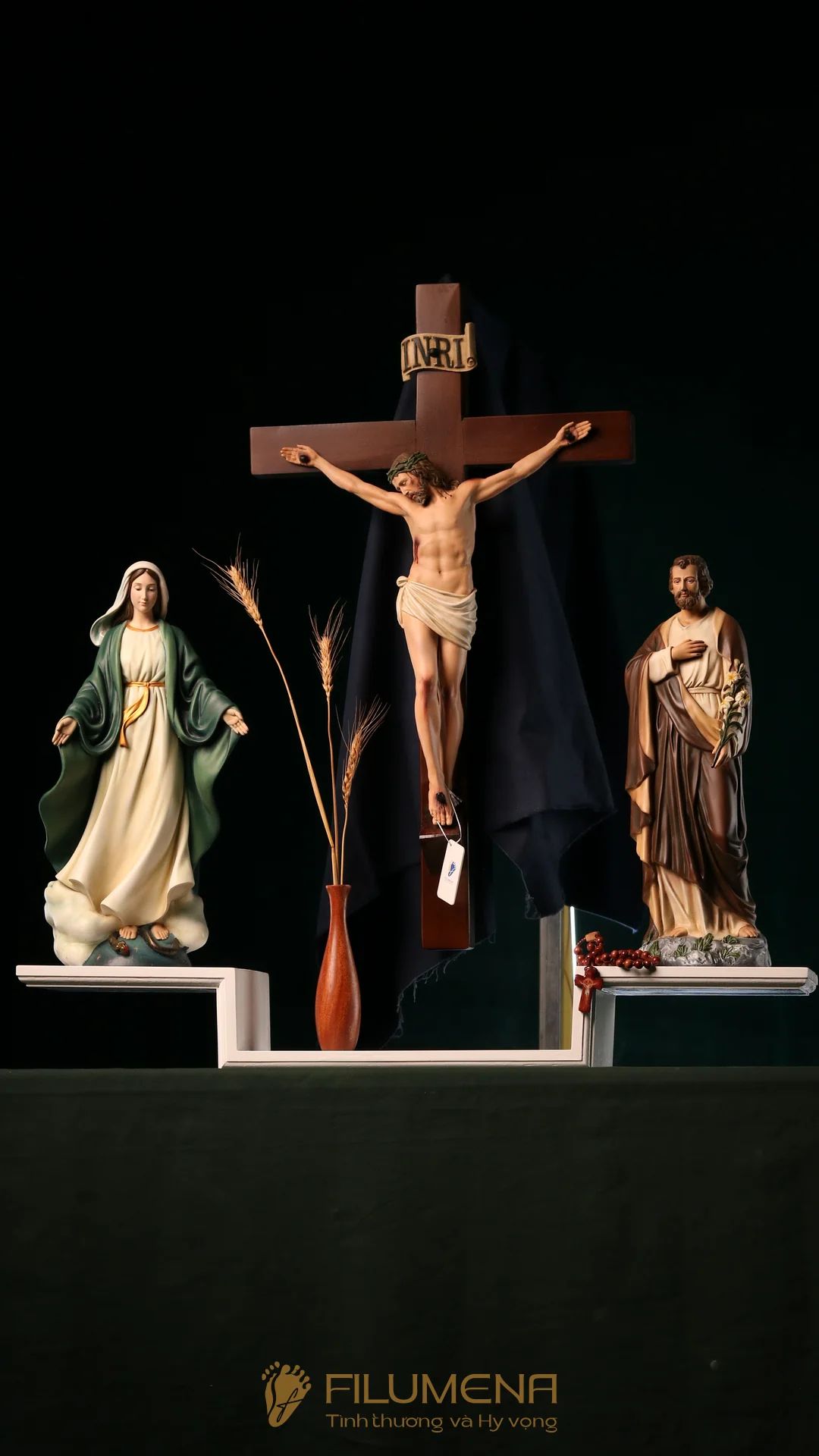 Bàn thờ Chúa bằng gỗ 1 kệ 2 cánh mã BT4