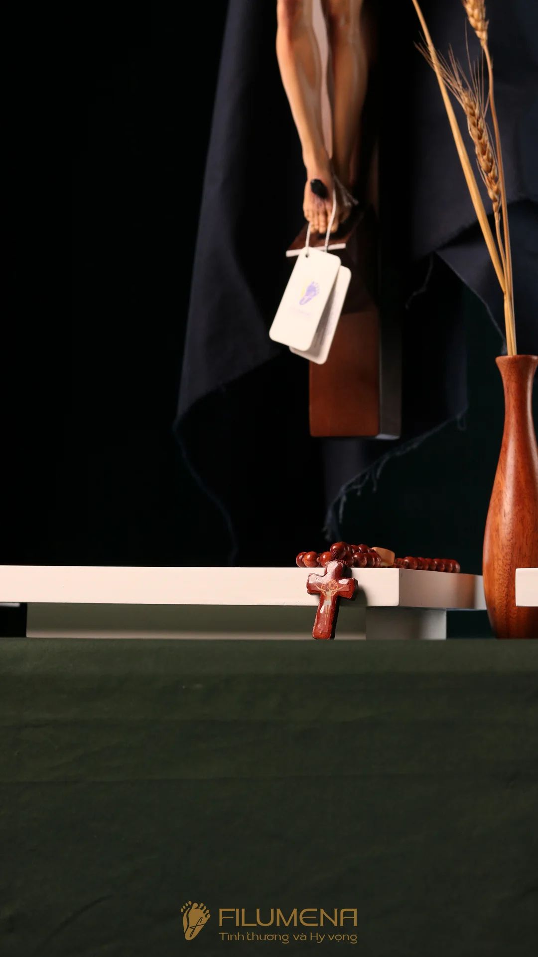 Bàn thờ Công giáo bằng gỗ 3 kệ 2 tầng màu trắng BT2