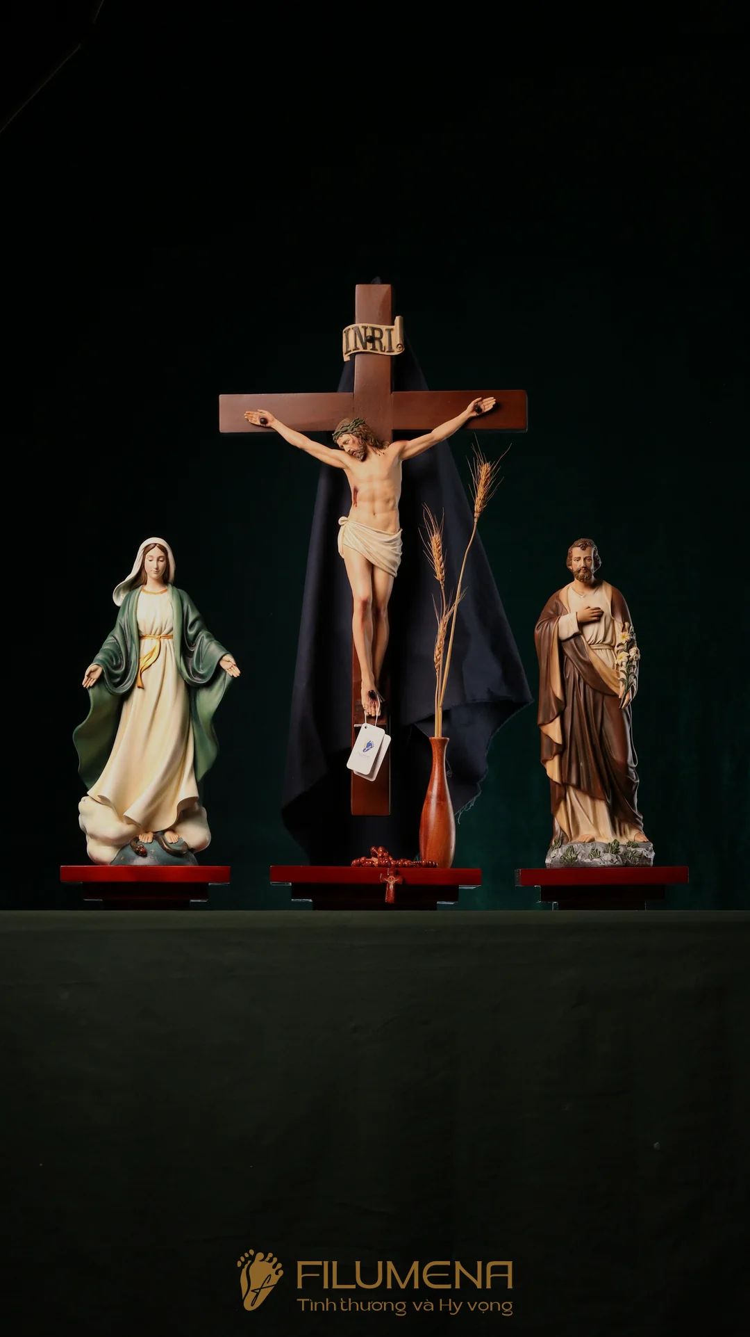 Bàn thờ Chúa phòng khách đẹp bằng gỗ 3 bệ, mỗi bệ 3 tầng mã BT1