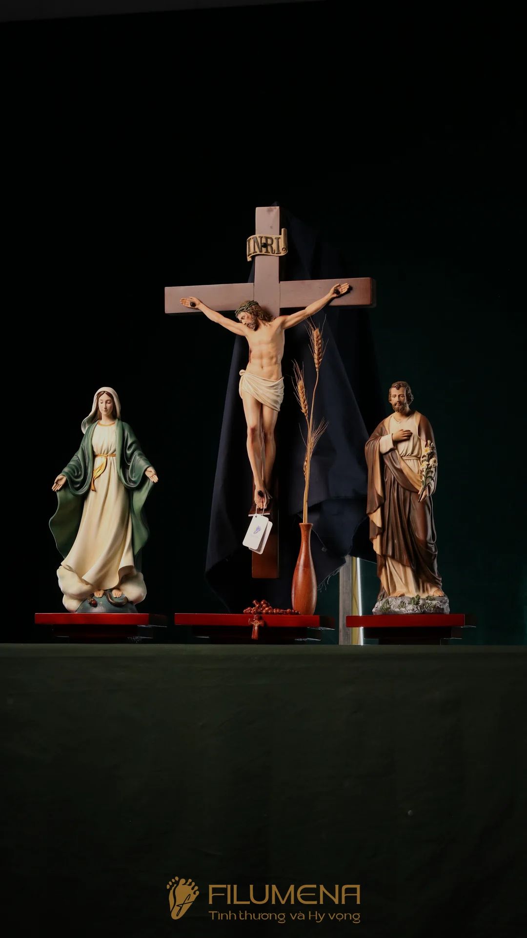 Bàn thờ Chúa phòng khách đẹp bằng gỗ 3 bệ, mỗi bệ 3 tầng mã BT1