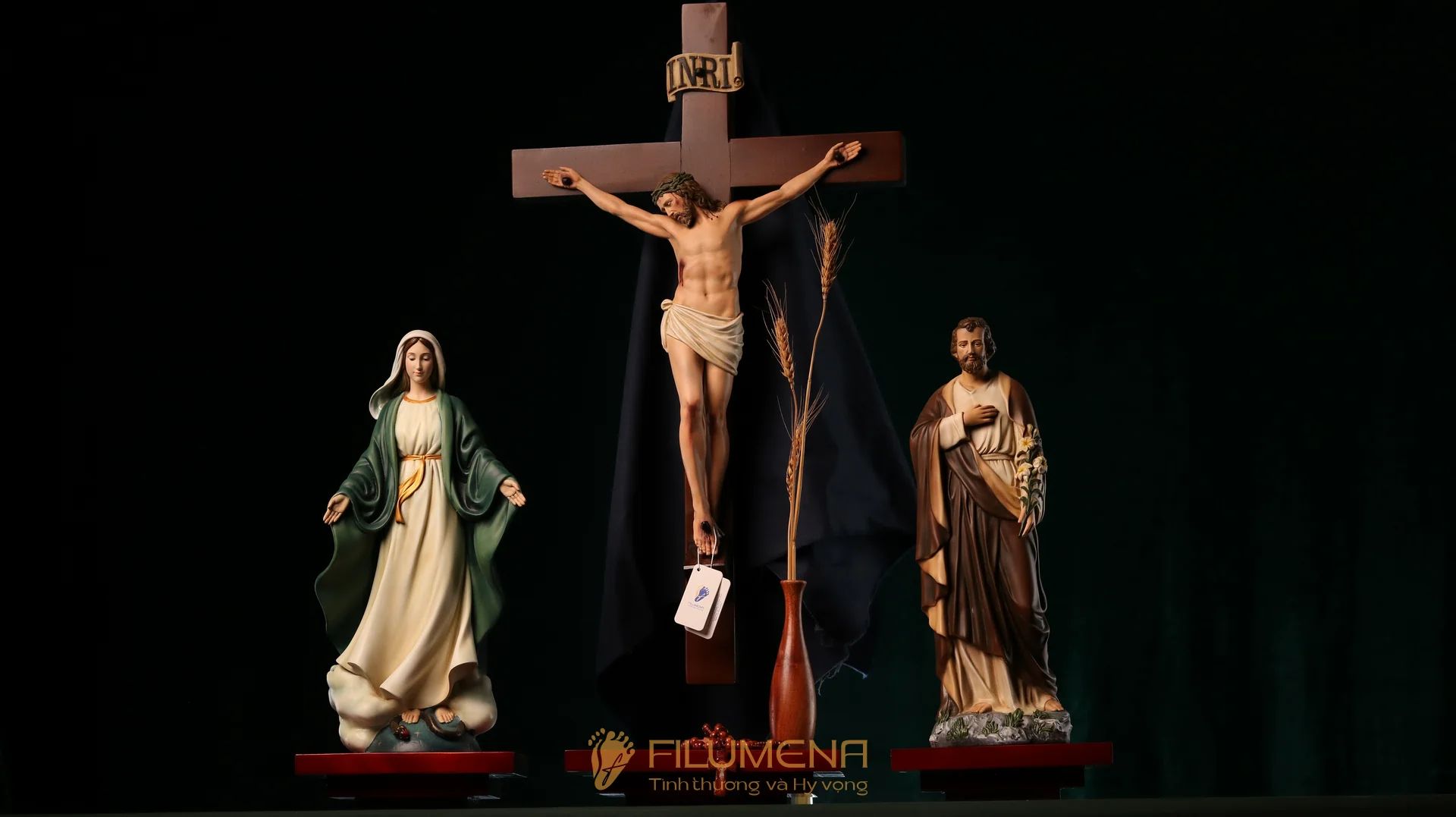 Bàn thờ Chúa phòng khách đẹp bằng gỗ 3 bệ, mỗi bệ 3 tầng mã BT1