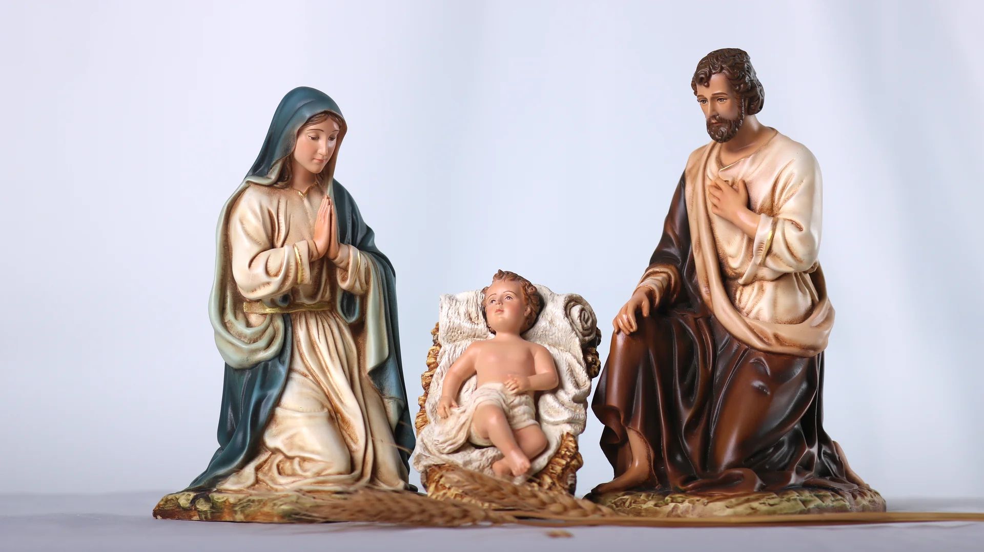 Bộ tượng Giáng sinh mini 20 cm 3 nhân vật tông màu sáng cổ điển