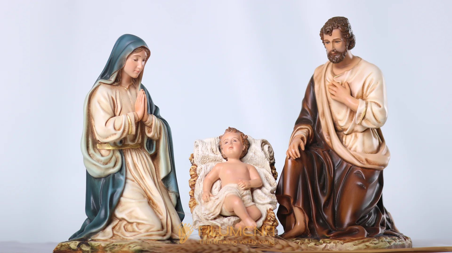 Bộ tượng Giáng sinh mini 20 cm 3 nhân vật tông màu sáng cổ điển