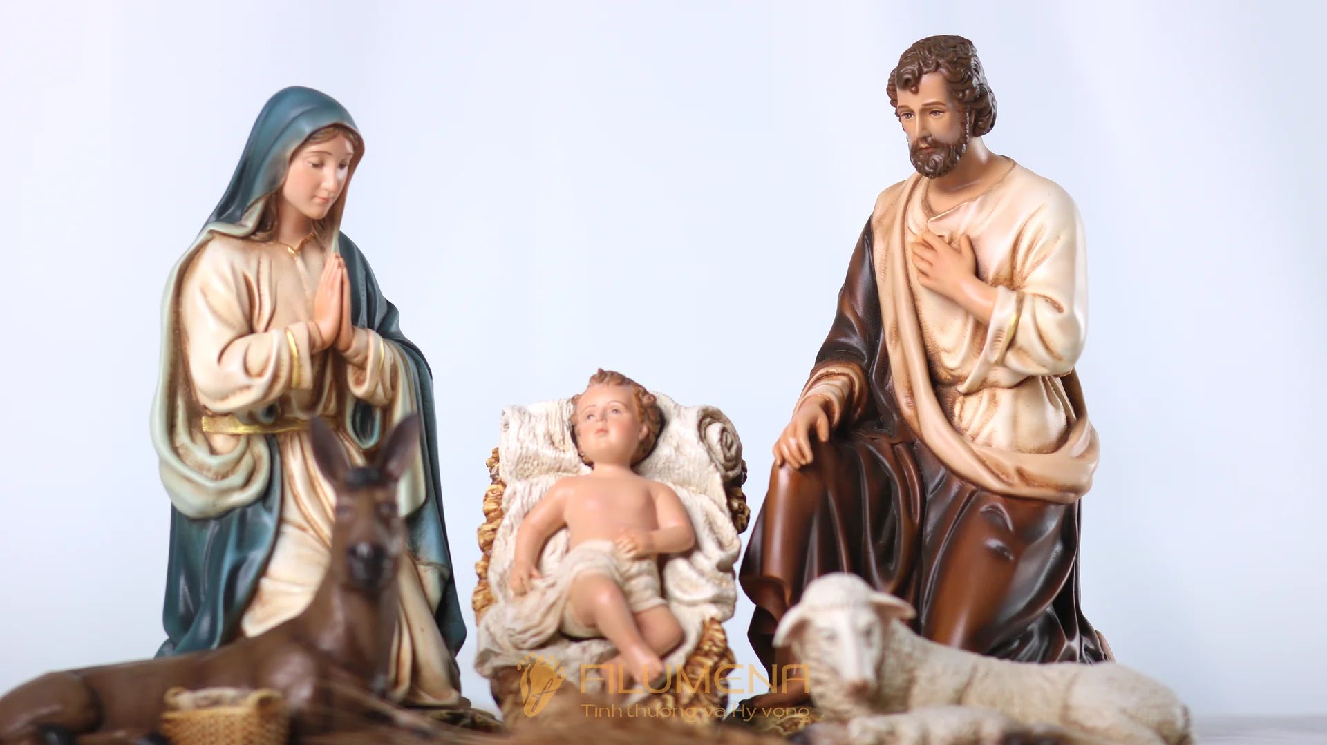 Bộ tượng Giáng sinh 20 cm 5 nhân vật tông màu sáng cổ điển