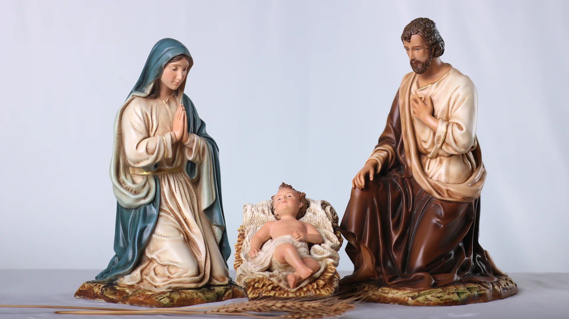 Bộ tượng Giáng sinh 30 cm 3 nhân vật tông màu sáng cổ điển