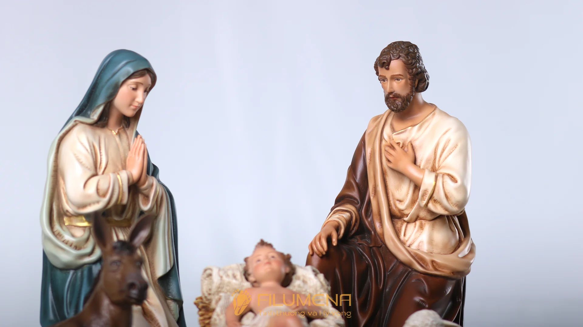 Bộ tượng Giáng sinh 30 cm 5 nhân vật tông màu sáng cổ điển