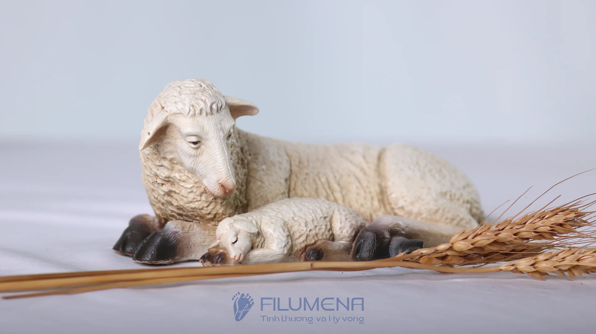 Bộ tượng Giáng sinh 30 cm 5 nhân vật tông màu sáng cổ điển