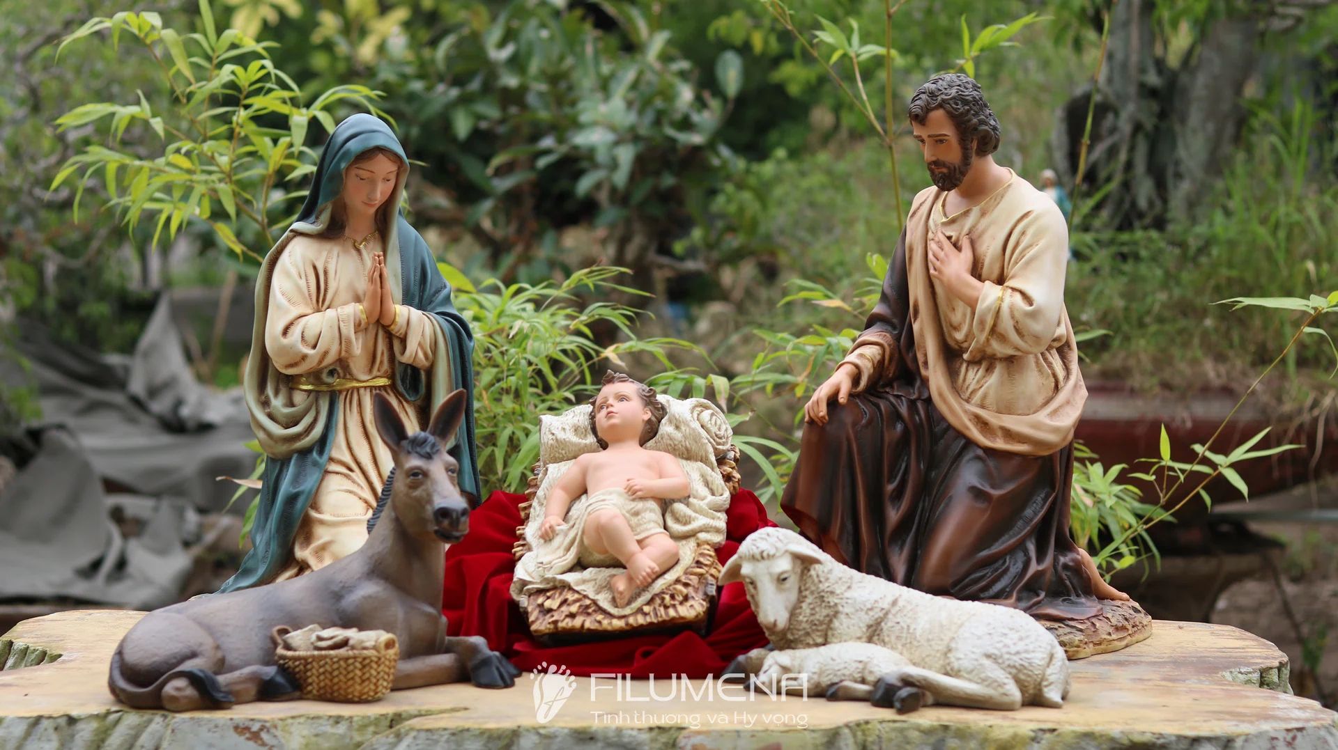 Bộ tượng Giáng sinh 50 cm 5 nhân vật tông màu sáng cổ điển