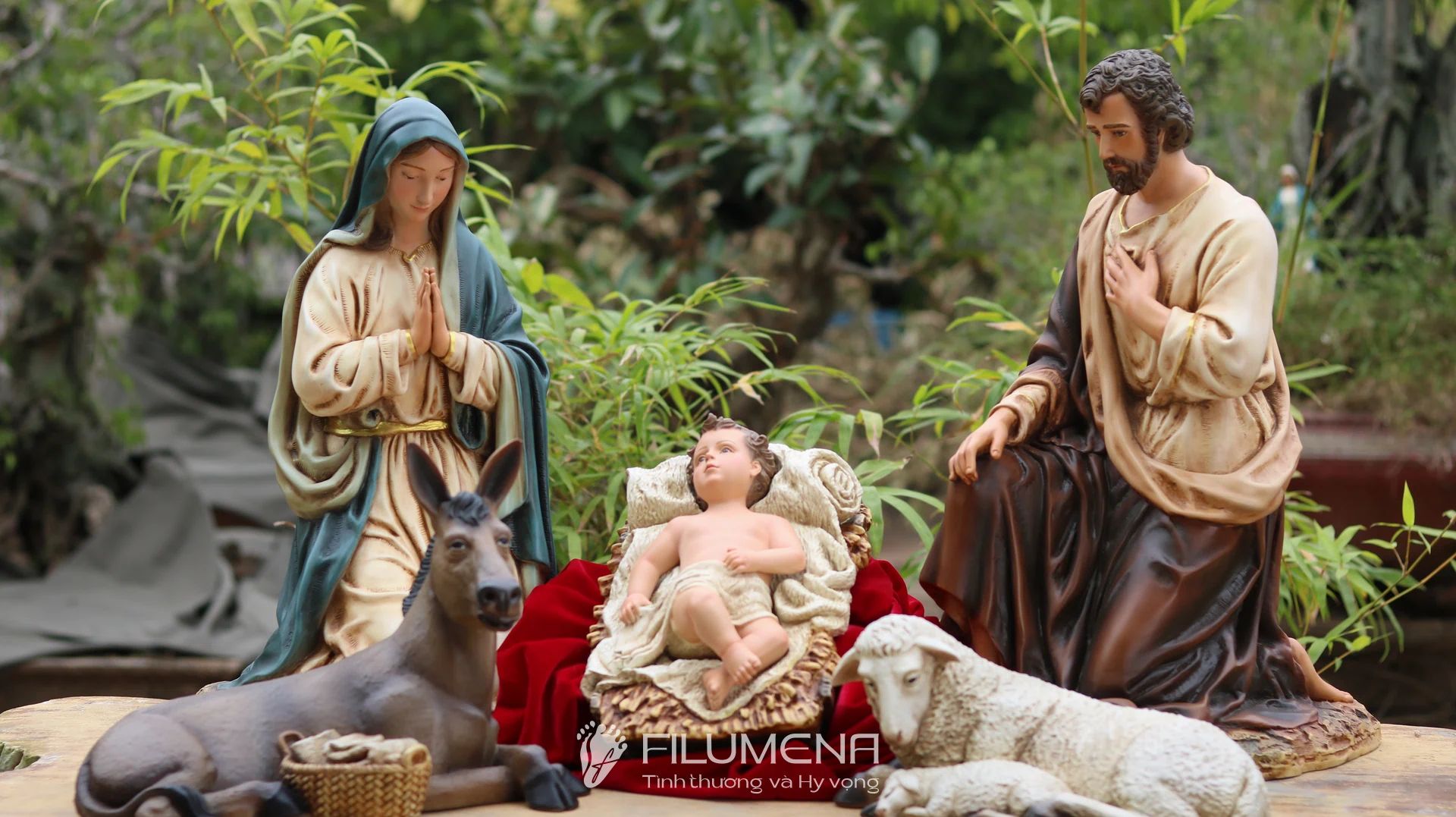 Bộ tượng Giáng sinh 50 cm 5 nhân vật tông màu sáng cổ điển