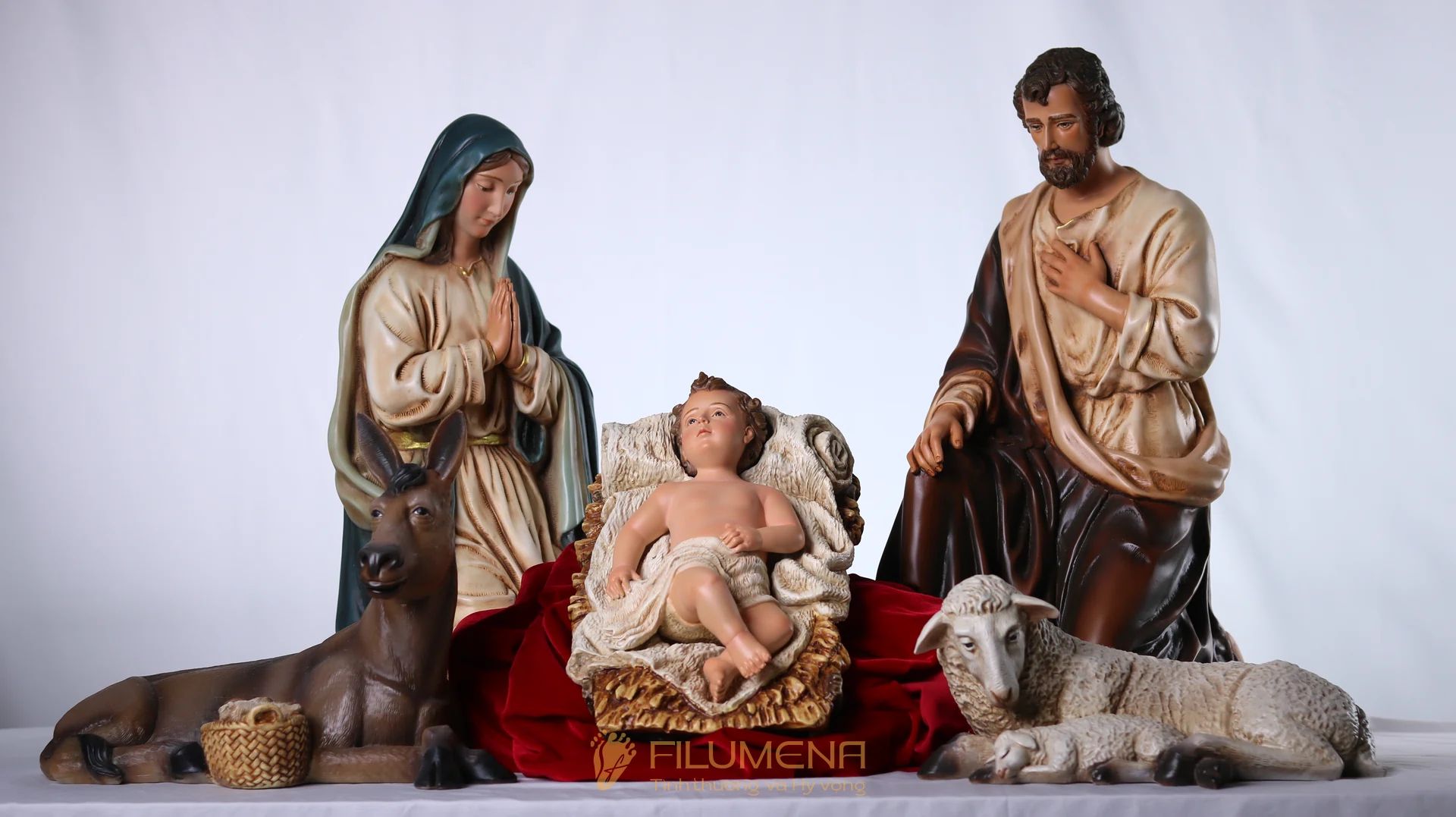 Bộ tượng Giáng sinh 50 cm 5 nhân vật tông màu sáng cổ điển