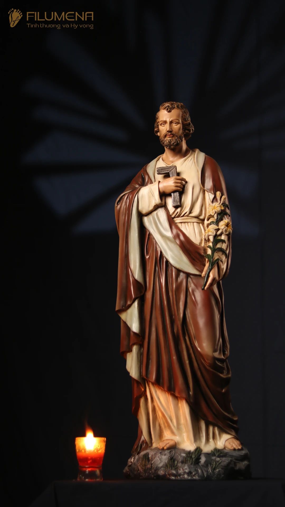 Tượng Chúa Giê-su do Filumena sáng tác và sản xuất
