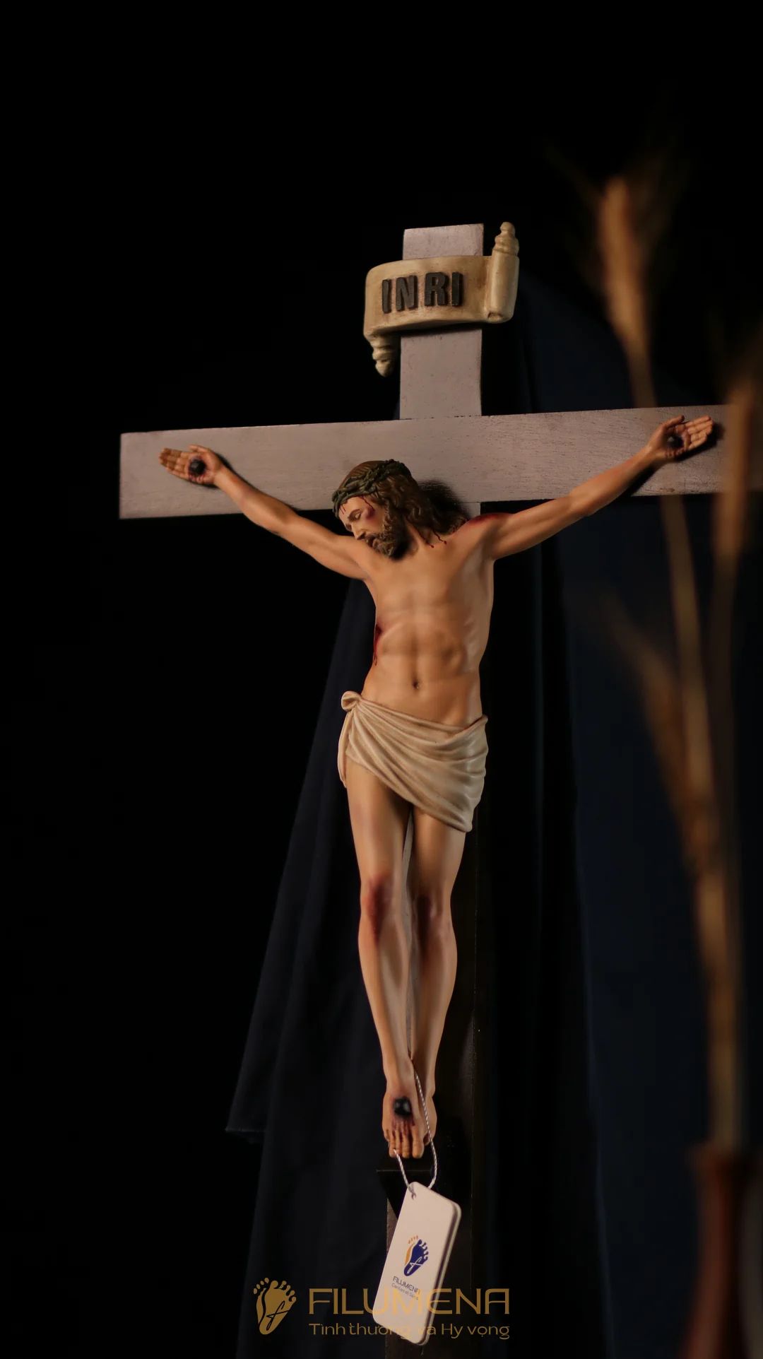 Tượng Chúa chịu nạn cao 20 cm, 30 bằng bột đá - Thánh giá gỗ