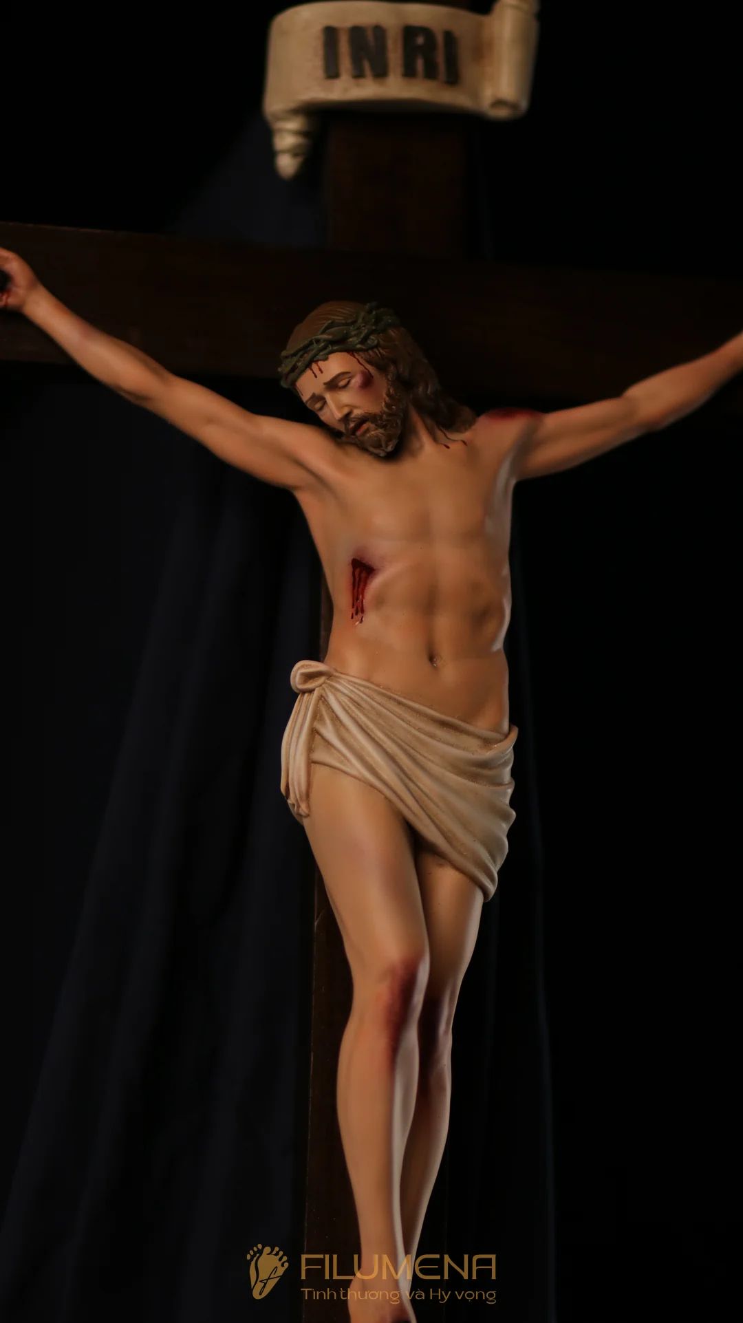 Tượng Chúa chịu nạn cao 20 cm, 30 bằng bột đá - Thánh giá gỗ