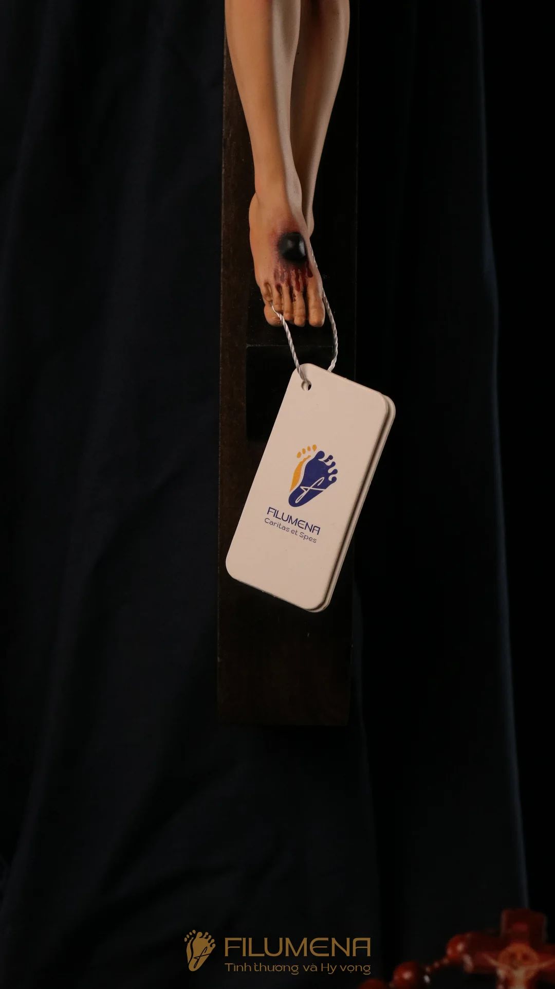 Tượng Chúa chịu nạn cao 20 cm, 30 bằng bột đá - Thánh giá gỗ