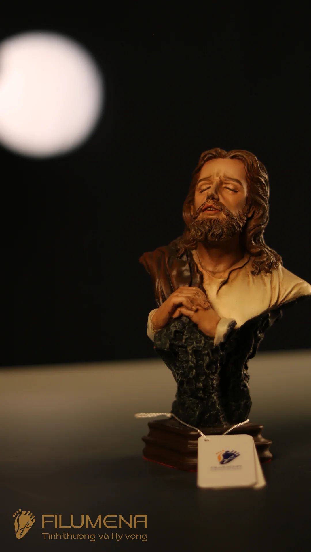 Tượng Chúa cầu nguyện cao 18 cm mã màu M1