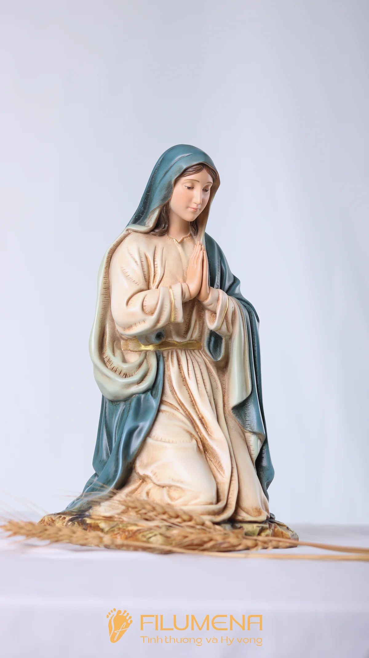 Bộ tượng Giáng sinh 30 cm 5 nhân vật tông màu sáng cổ điển