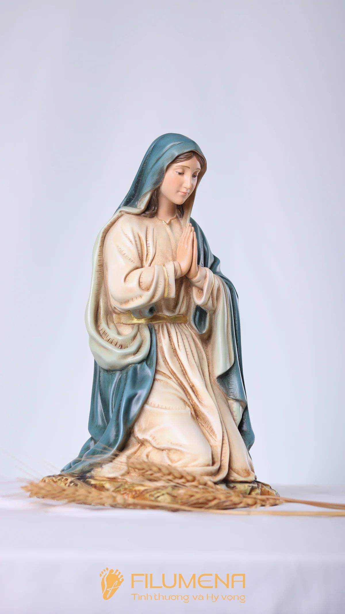 Bộ tượng Giáng sinh 30 cm 3 nhân vật tông màu sáng cổ điển