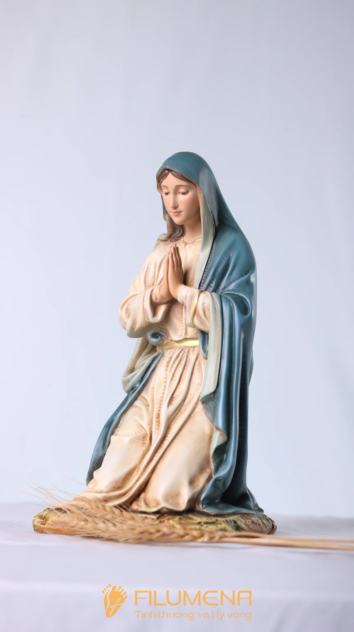 Bộ tượng Giáng sinh 30 cm 5 nhân vật tông màu sáng cổ điển