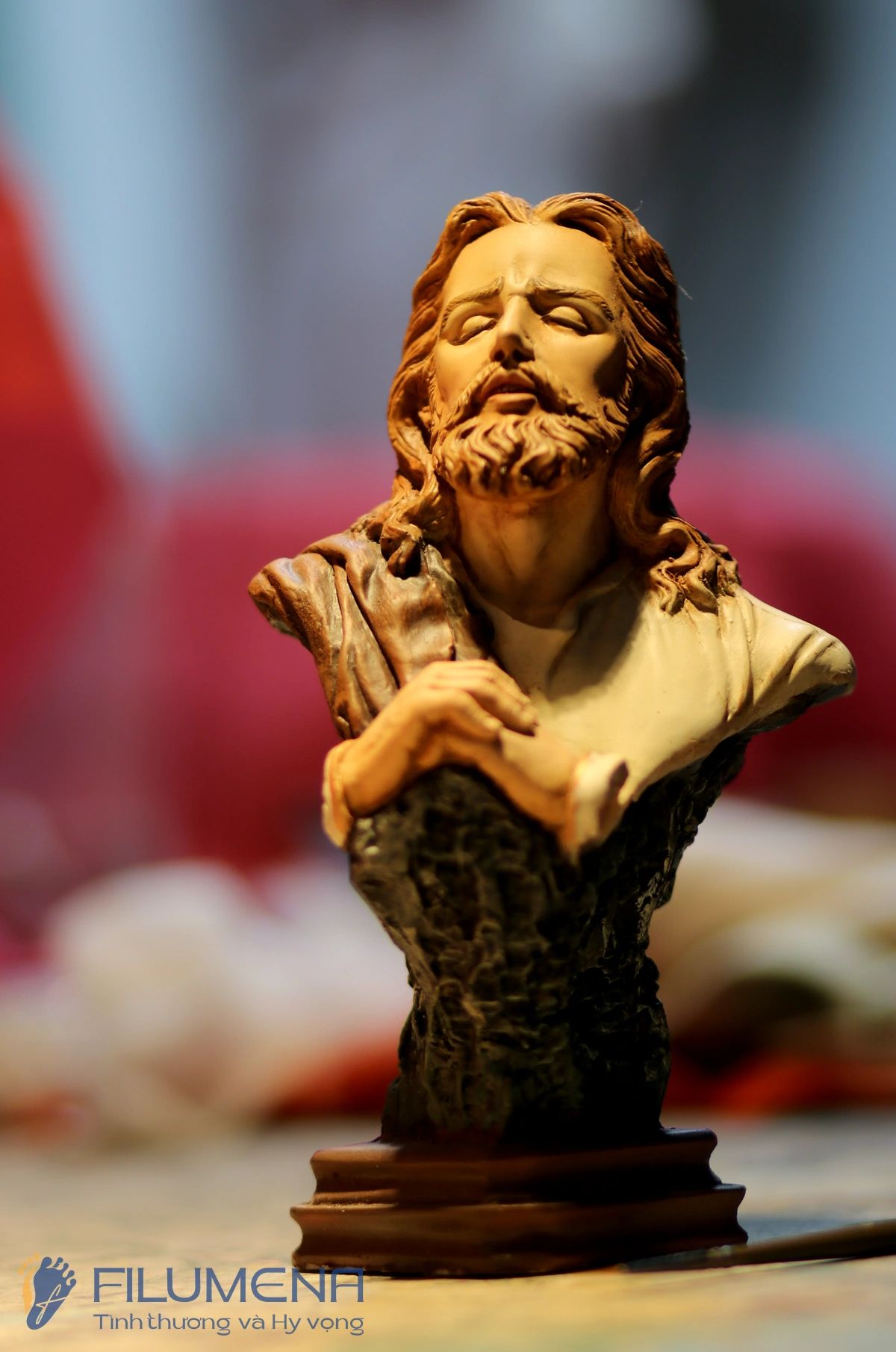 Tượng Chúa Giê-su do Filumena sáng tác và sản xuất