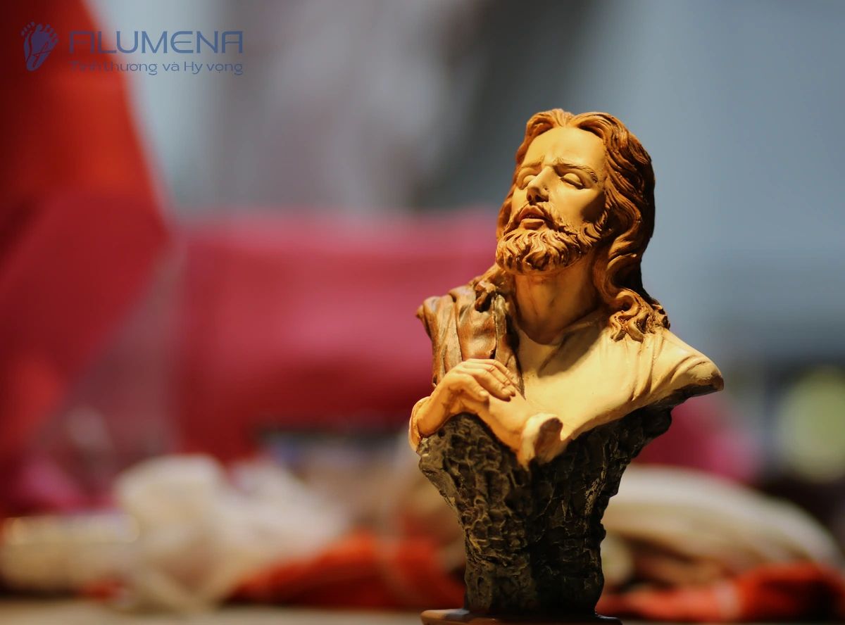 Tượng Chúa Giê-su do Filumena sáng tác và sản xuất
