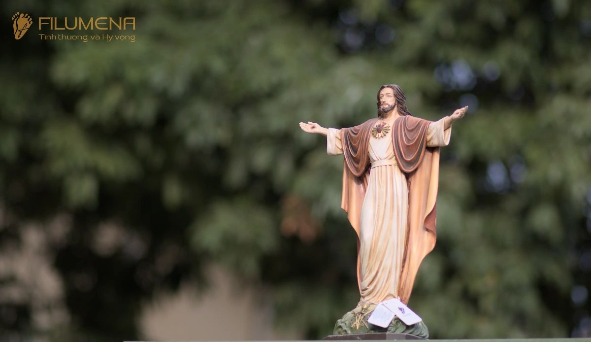 Bàn thờ Công giáo do Filumena sáng tác và sản xuất