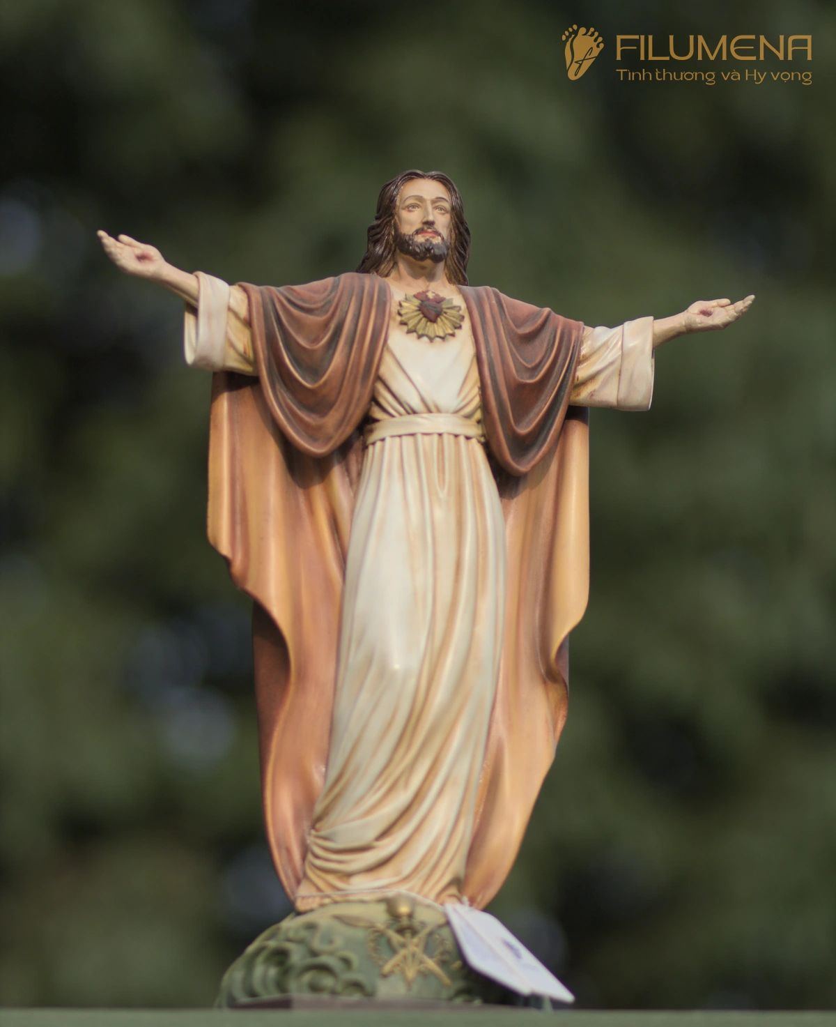 Tượng Chúa Giê-su do Filumena sáng tác và sản xuất