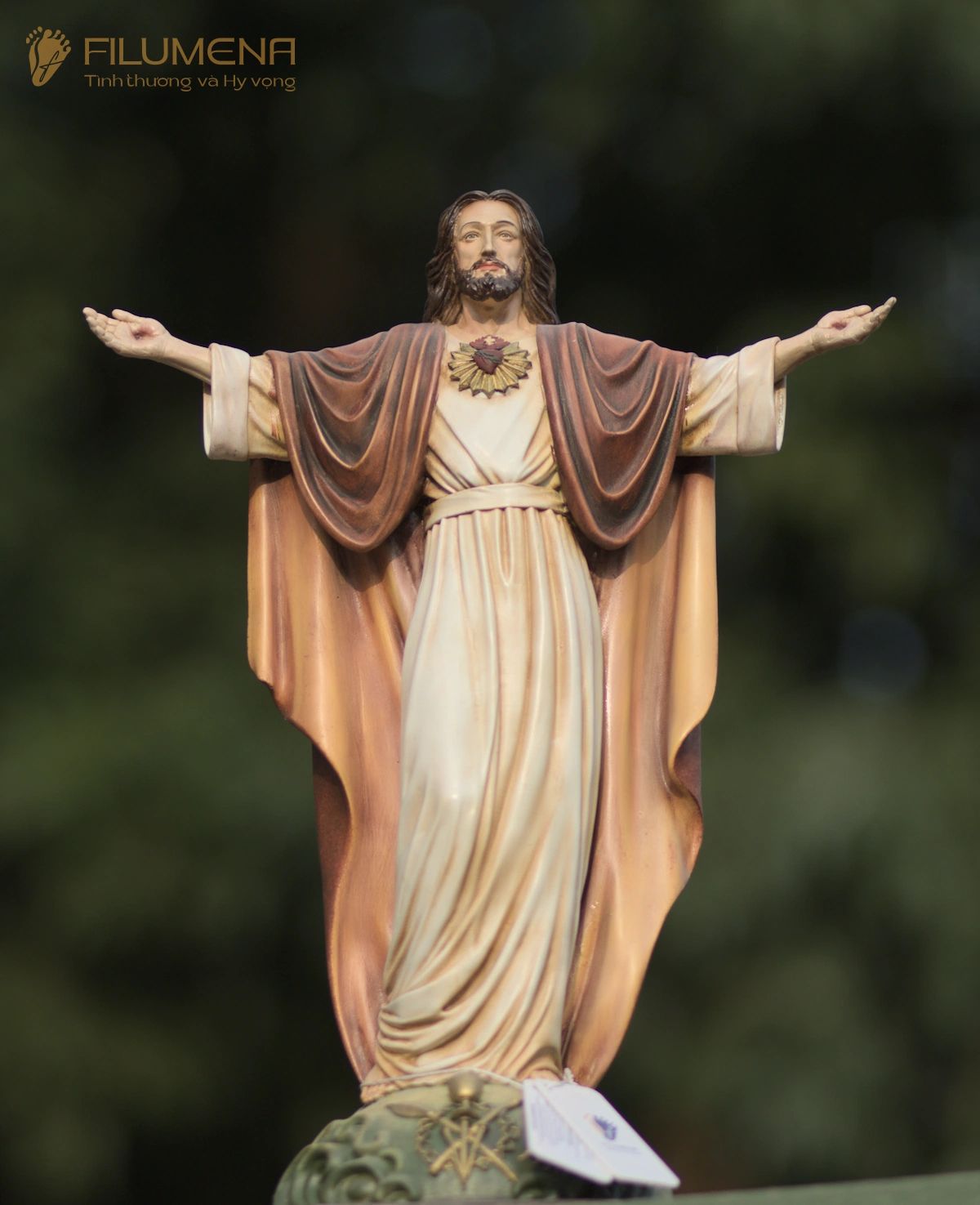 Tượng Chúa Giê-su do Filumena sáng tác và sản xuất