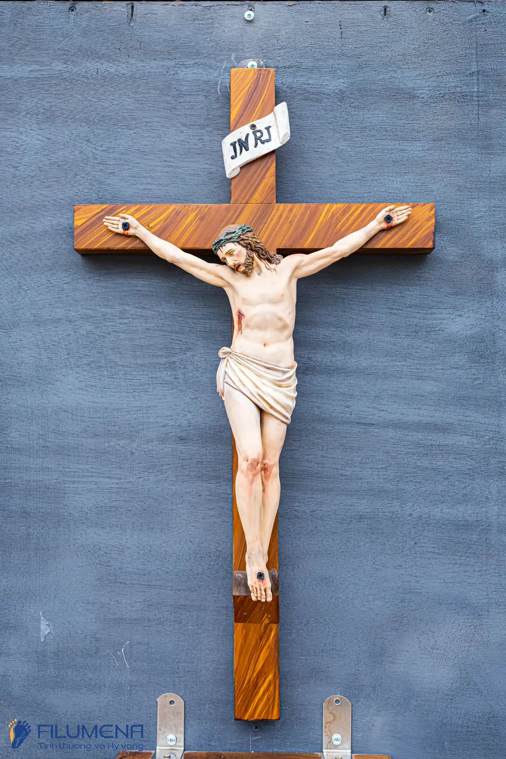 Bàn thờ Công giáo do Filumena sáng tác và sản xuất