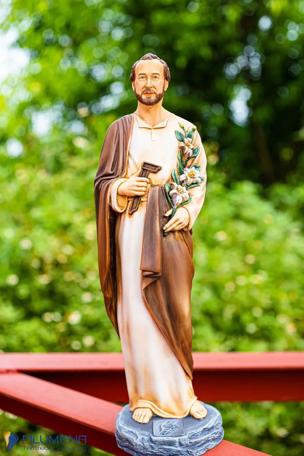 Tượng Chúa Giê-su do Filumena sáng tác và sản xuất