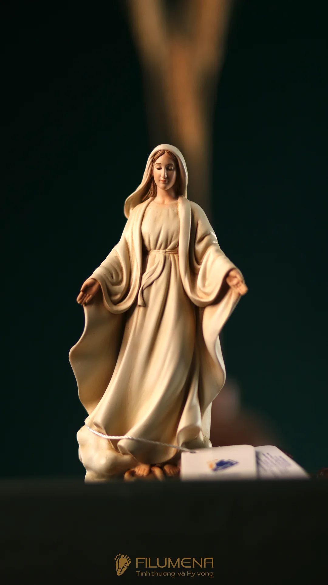 Tượng Đức Mẹ Ban Ơn cao 15 cm, 20 cm màu trắng M3