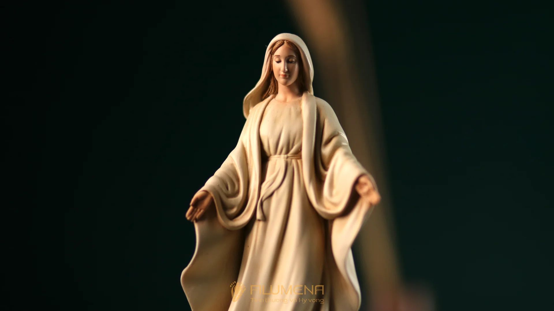 Tượng Đức Mẹ Ban Ơn cao 15 cm, 20 cm màu trắng M3