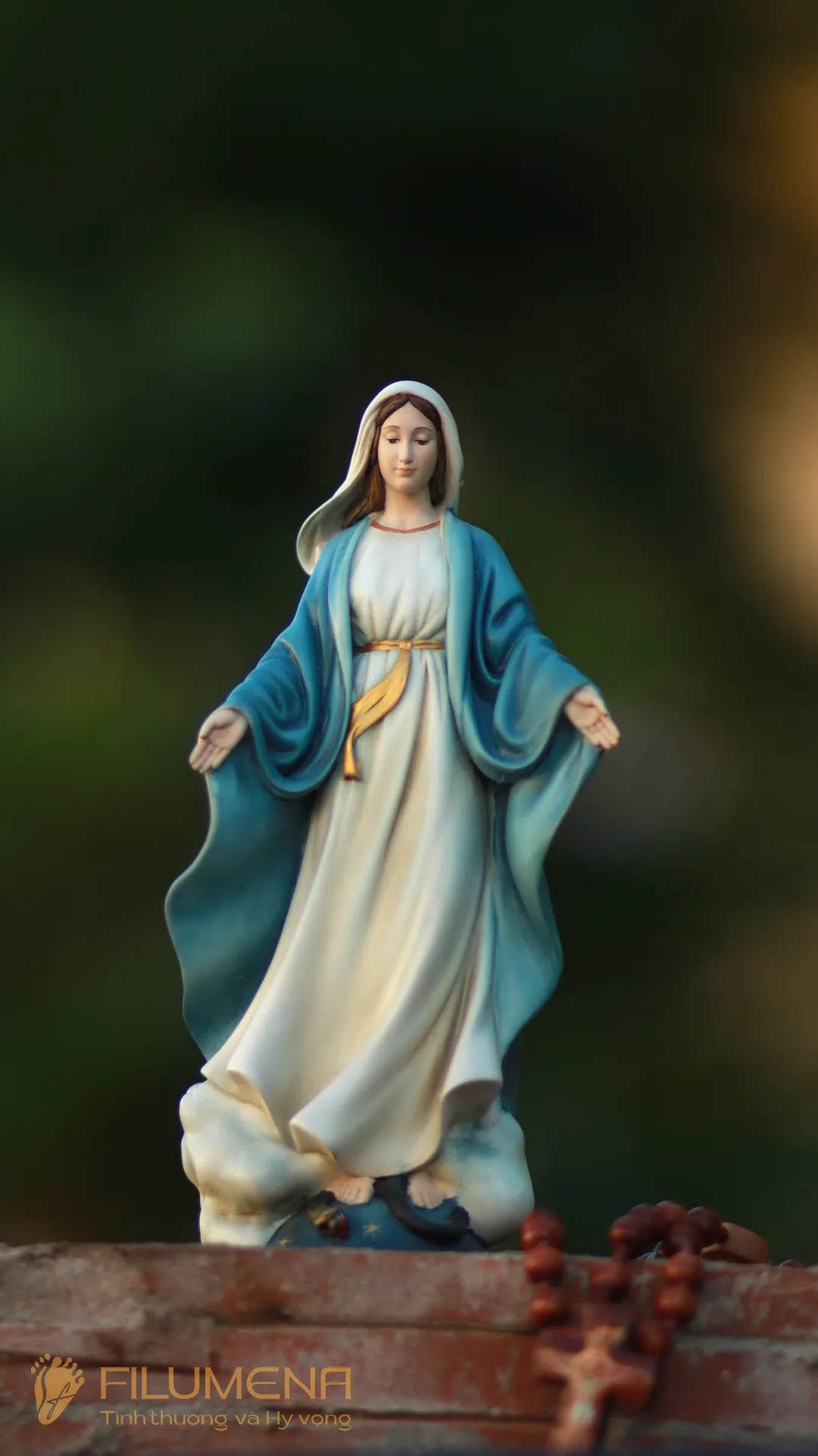 Tượng Đức Mẹ Ban Ơn cao 15 cm, 20 cm màu xanh da trời M1