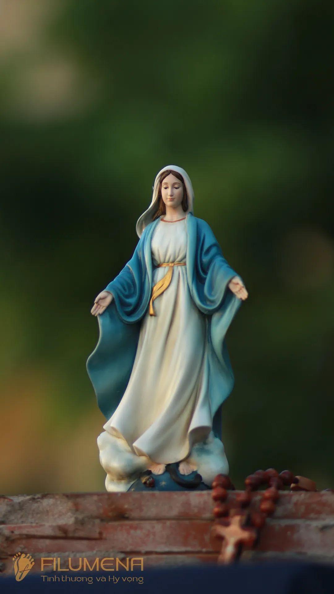 Tượng Đức Mẹ Ban Ơn cao 15 cm, 20 cm màu xanh da trời M1
