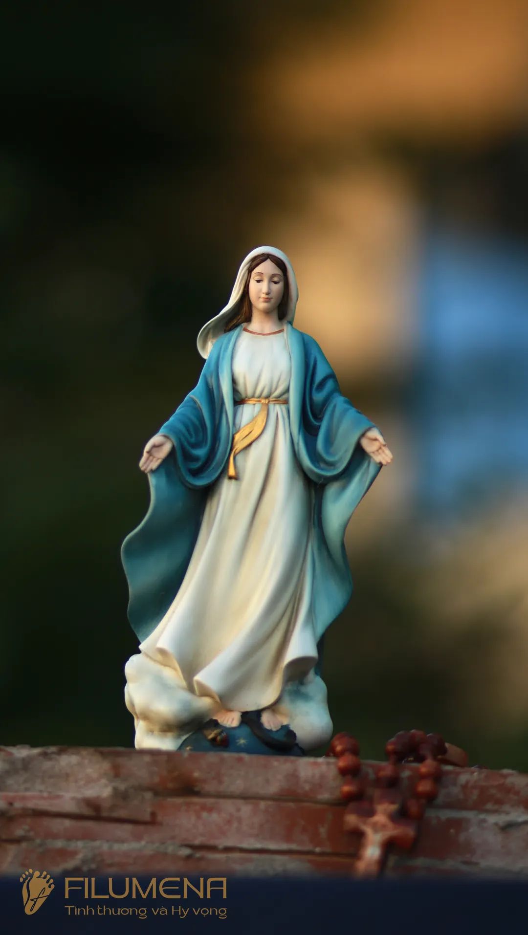 Tượng Đức Mẹ Ban Ơn cao 15 cm, 20 cm màu xanh da trời M1