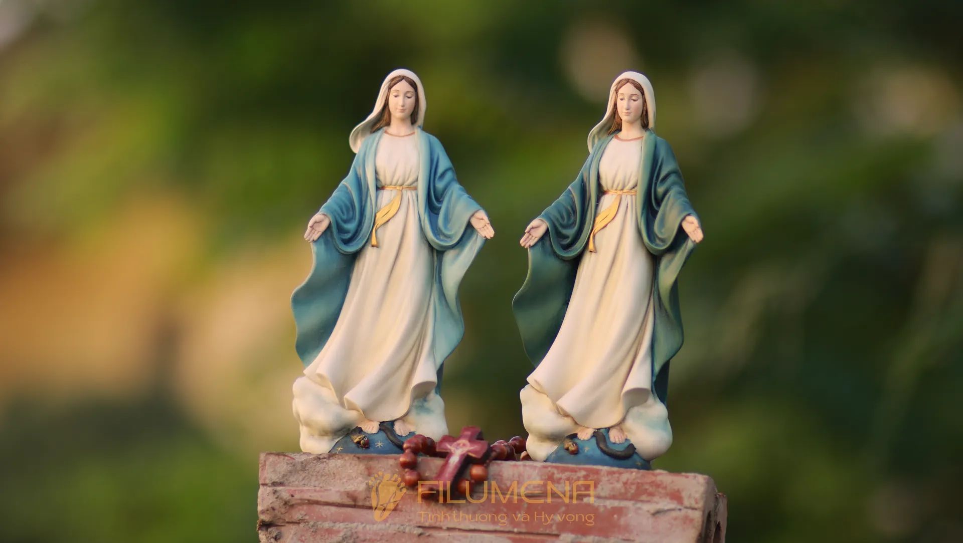 Tượng Đức Mẹ Ban Ơn cao 15 cm, 20 cm màu xanh ô-liu M2