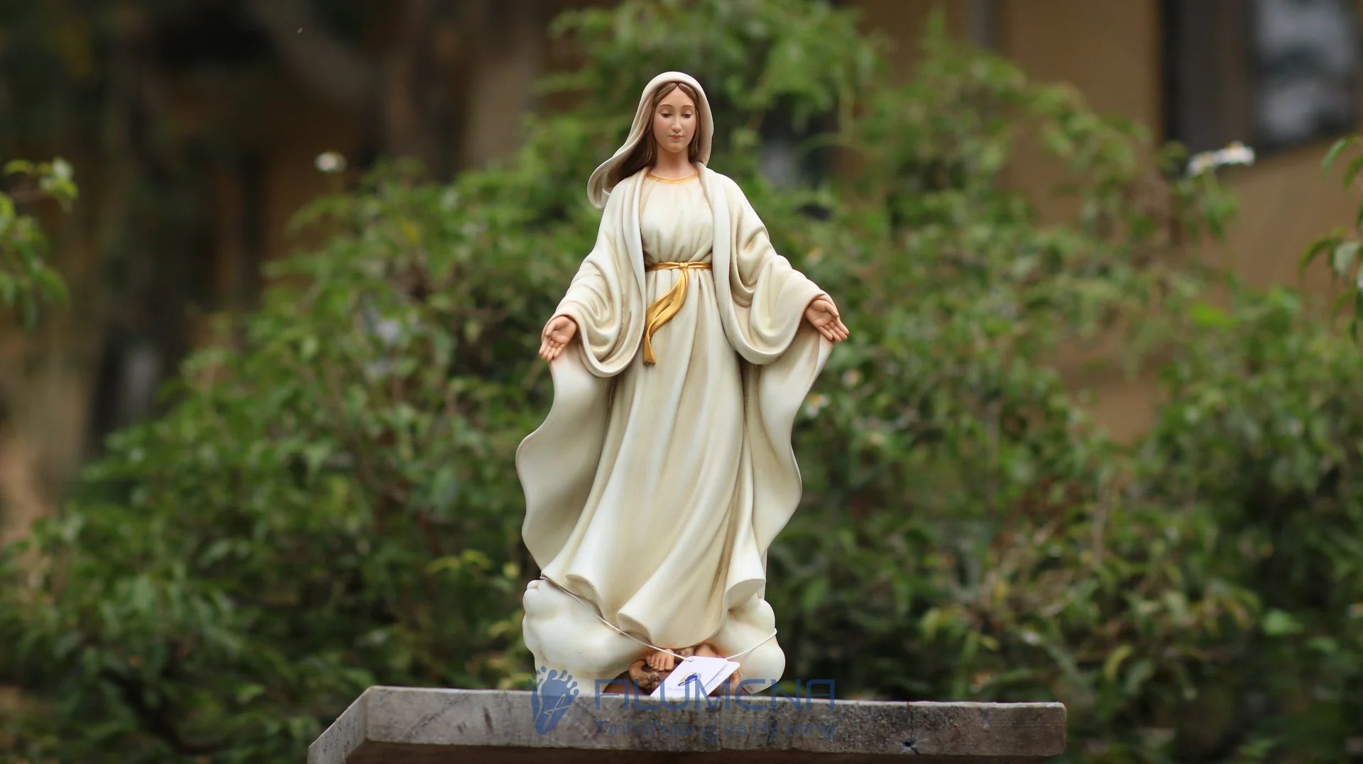 Tượng Đức Mẹ Ban Ơn cao 30 cm, 40 cm màu trắng ngà M3