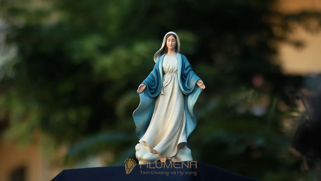 Tượng Đức Mẹ Ban Ơn cao 30 cm, 40 cm màu xanh da trời M1