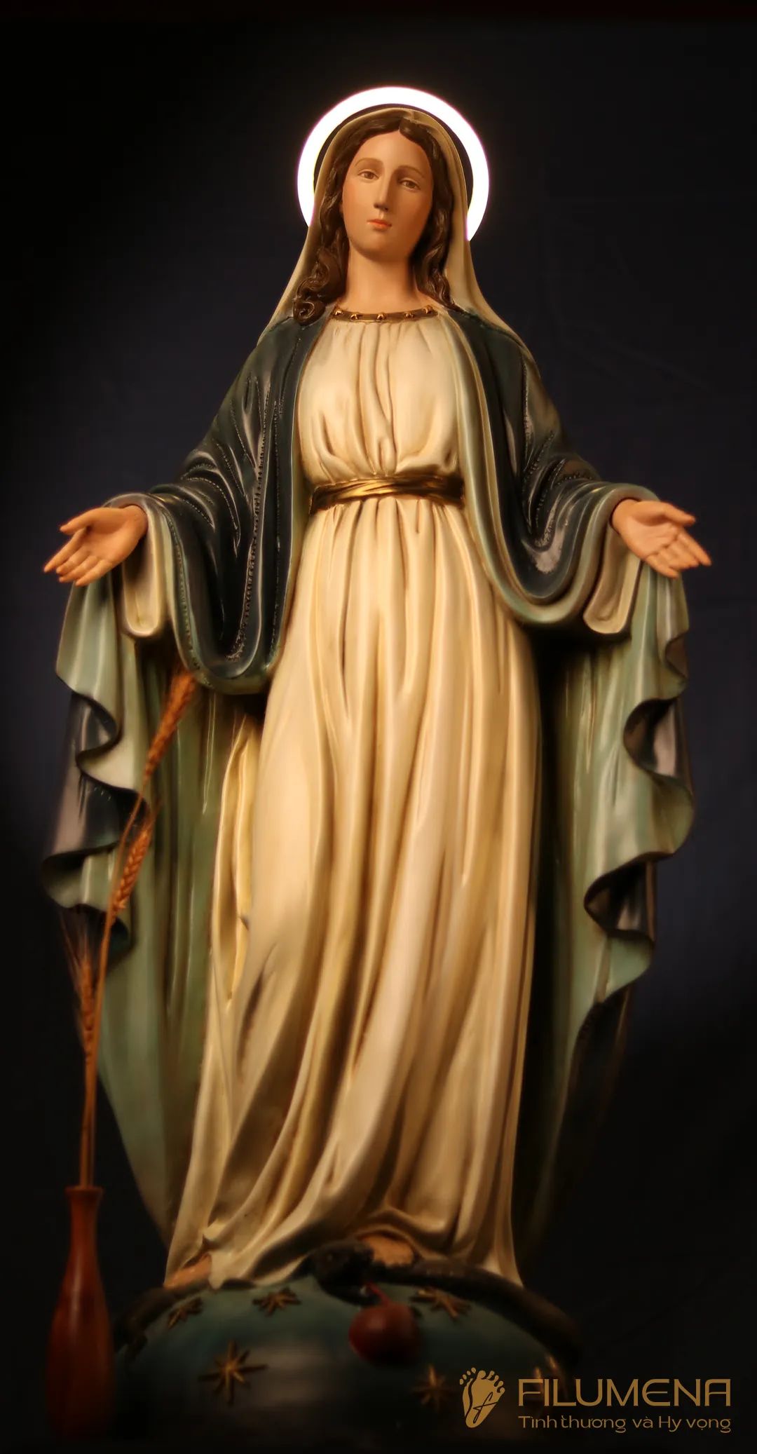 Tượng Công giáo do Filumena sáng tác và sản xuất