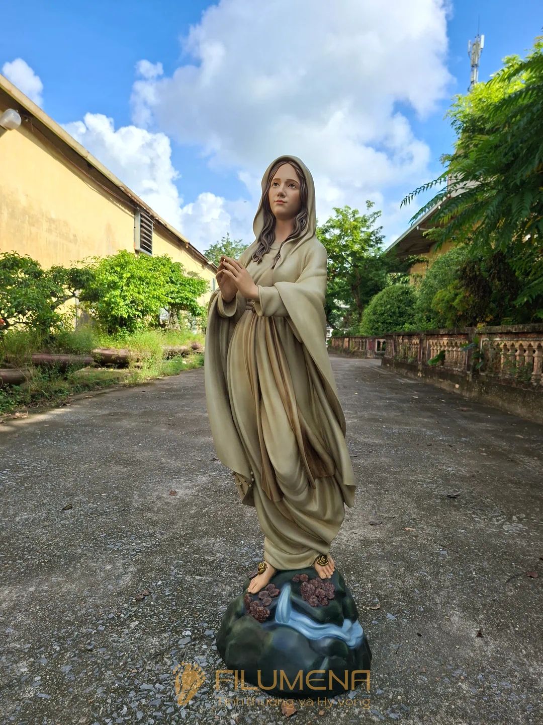 Tượng Đức Mẹ Lộ Đức cao 110 cm màu vàng cát