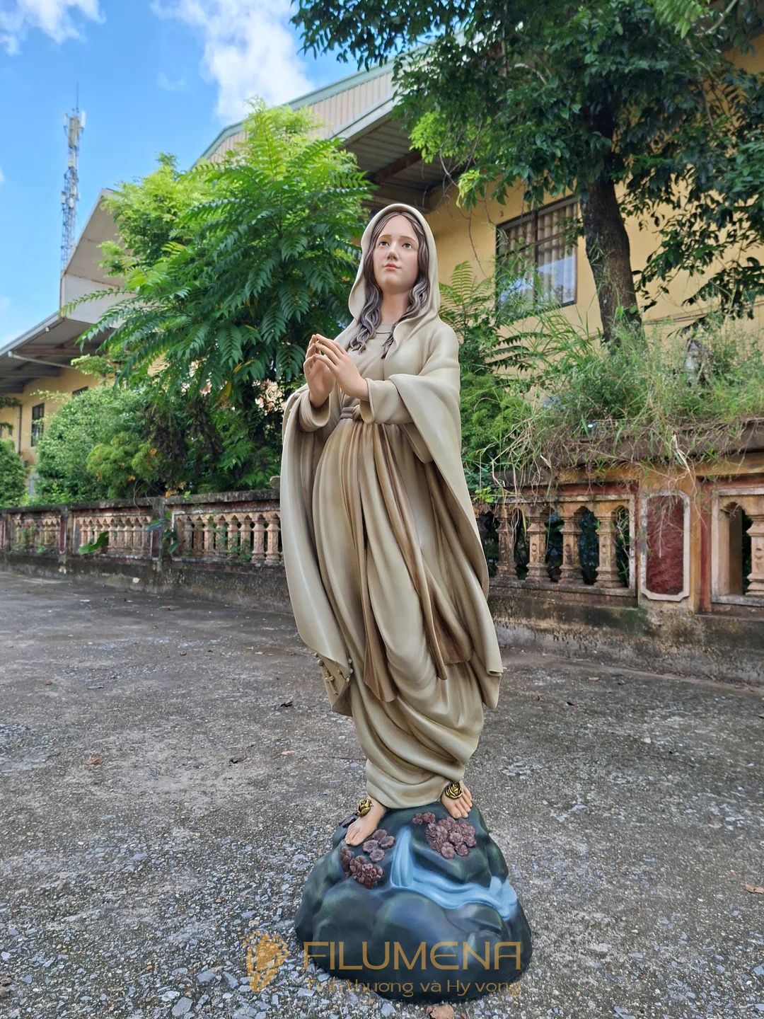 Tượng Đức Mẹ Lộ Đức cao 110 cm màu vàng cát