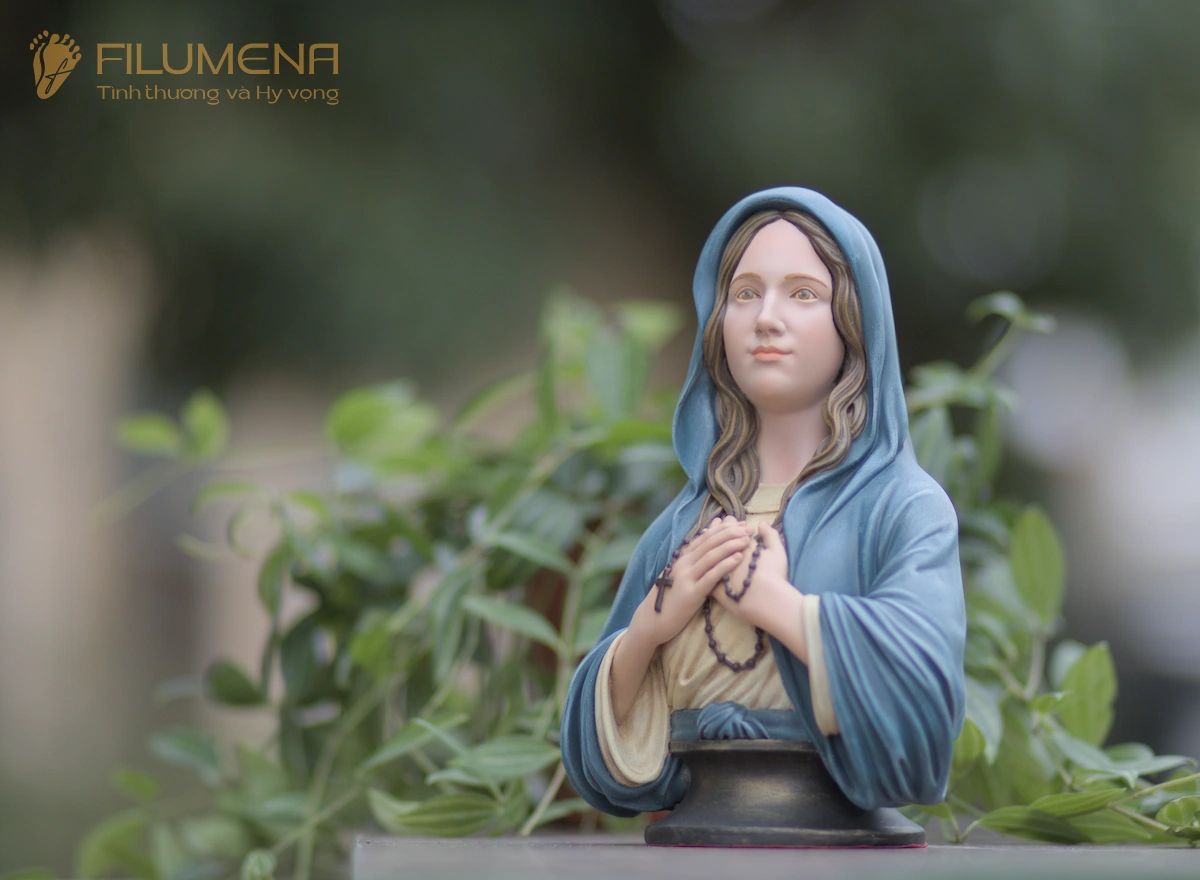 Tượng Chúa Giê-su do Filumena sáng tác và sản xuất