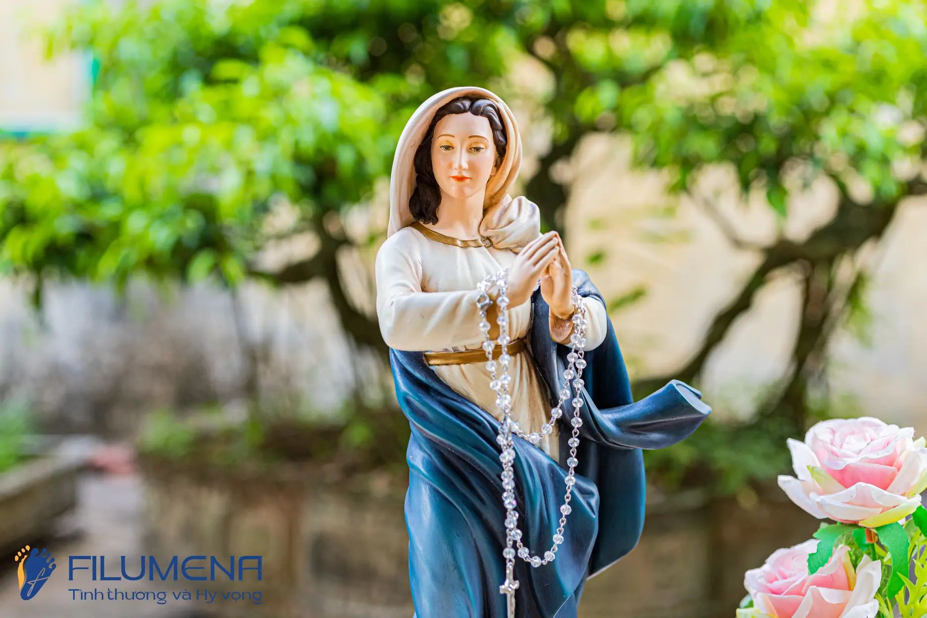 Tượng Công giáo do Filumena sáng tác và sản xuất