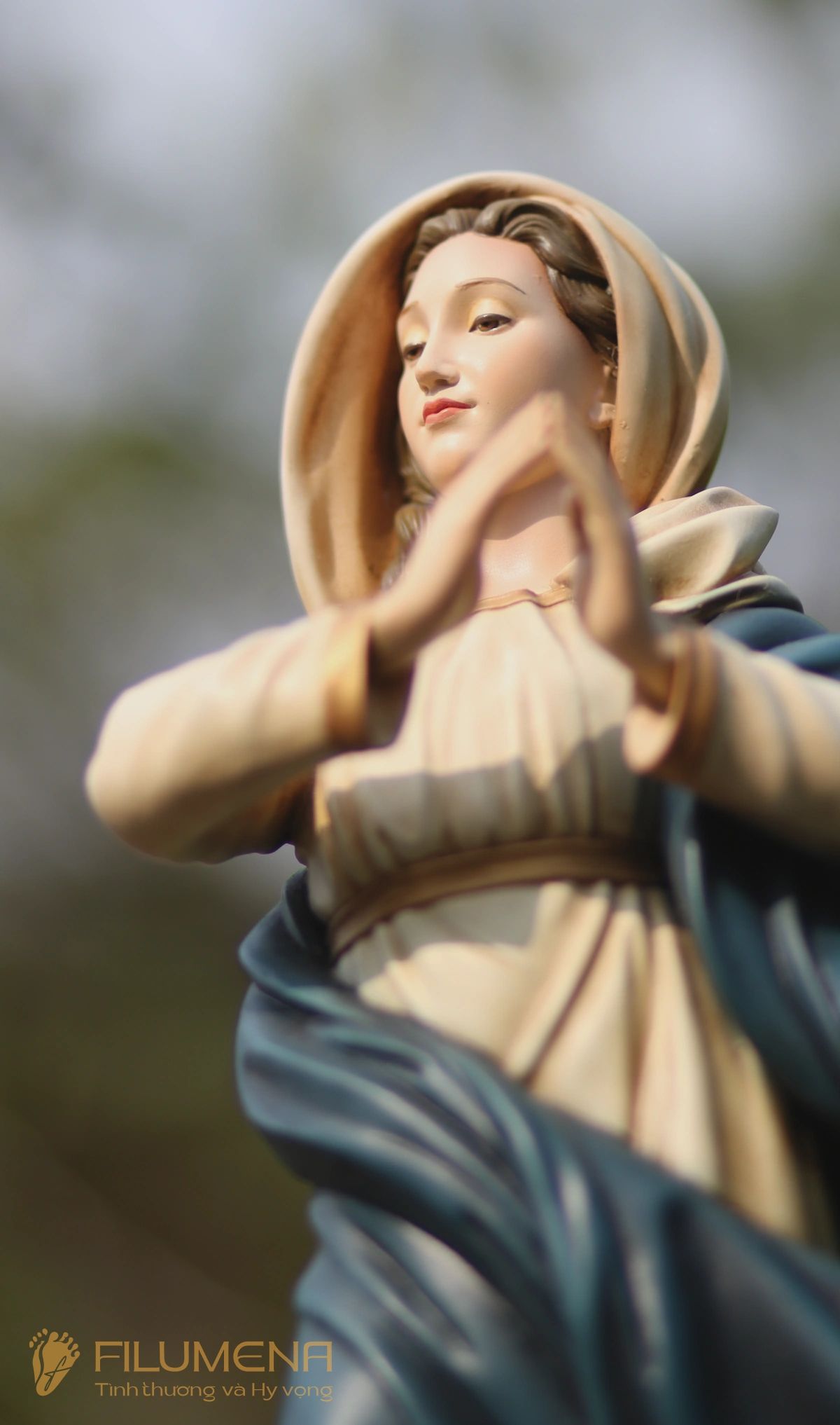 Bàn thờ Công giáo do Filumena sáng tác và sản xuất