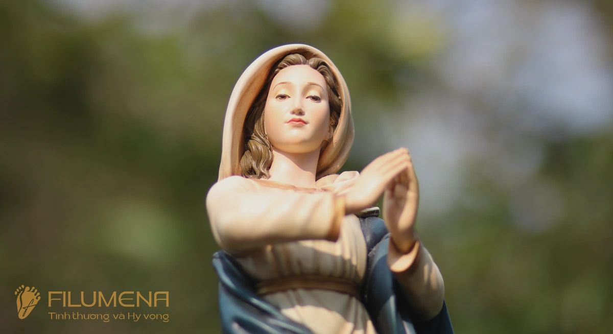 Bàn thờ Công giáo do Filumena sáng tác và sản xuất