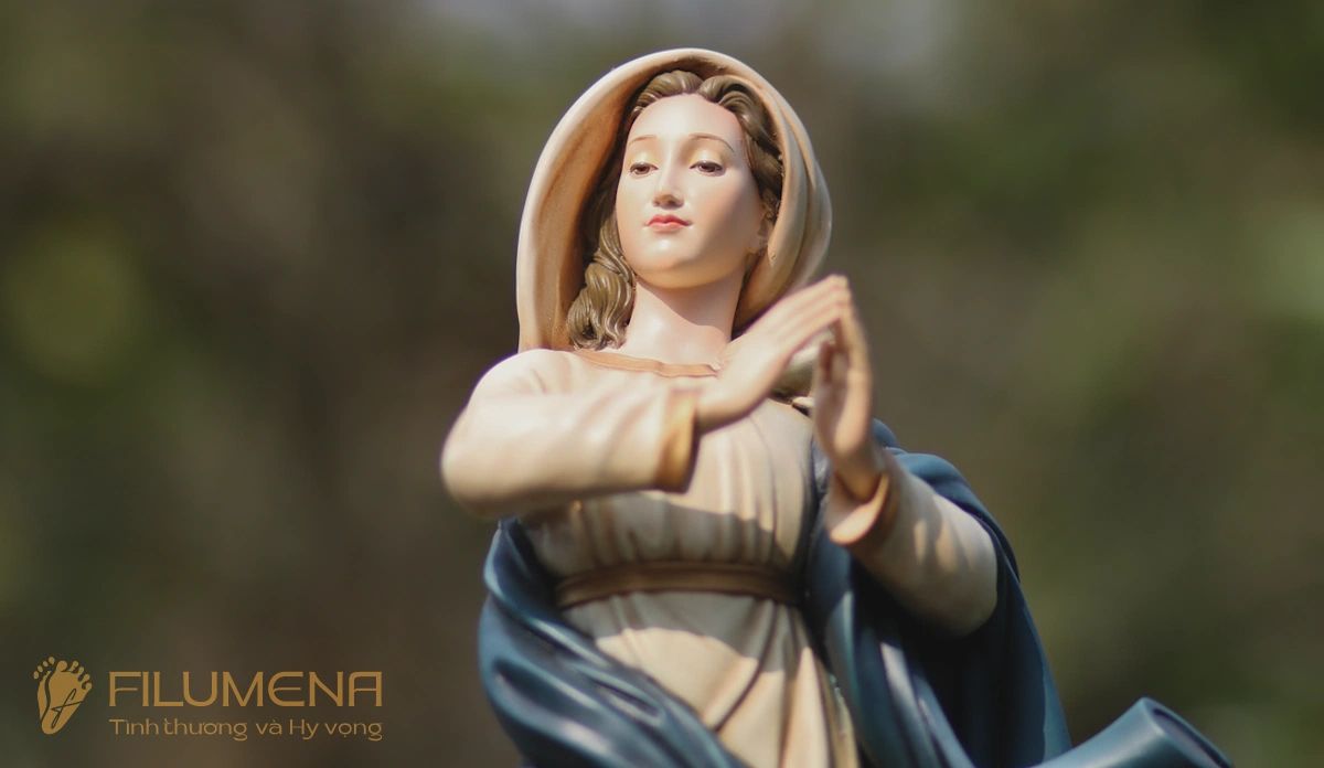 Bàn thờ Công giáo do Filumena sáng tác và sản xuất