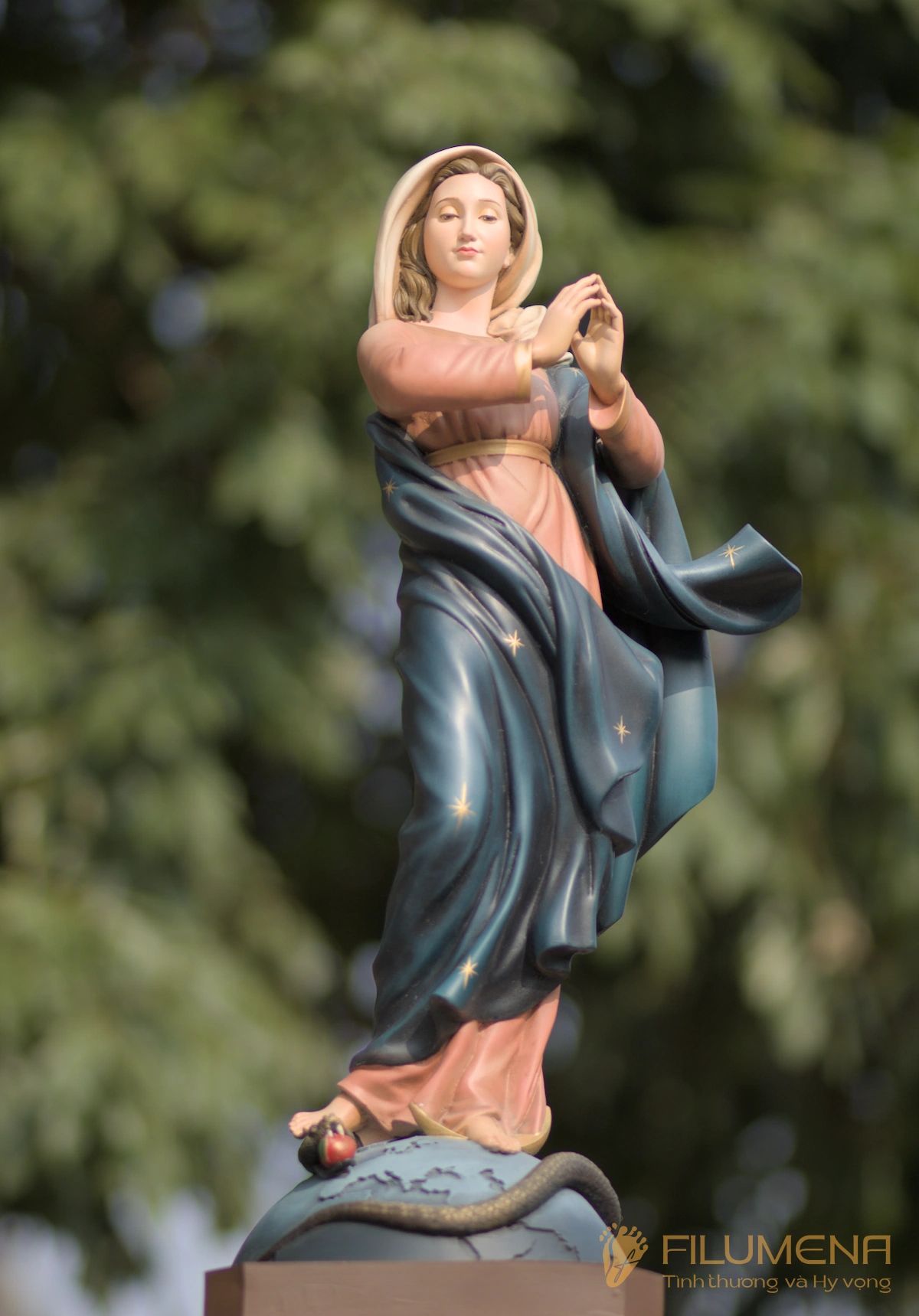 Tượng Công giáo do Filumena sáng tác và sản xuất