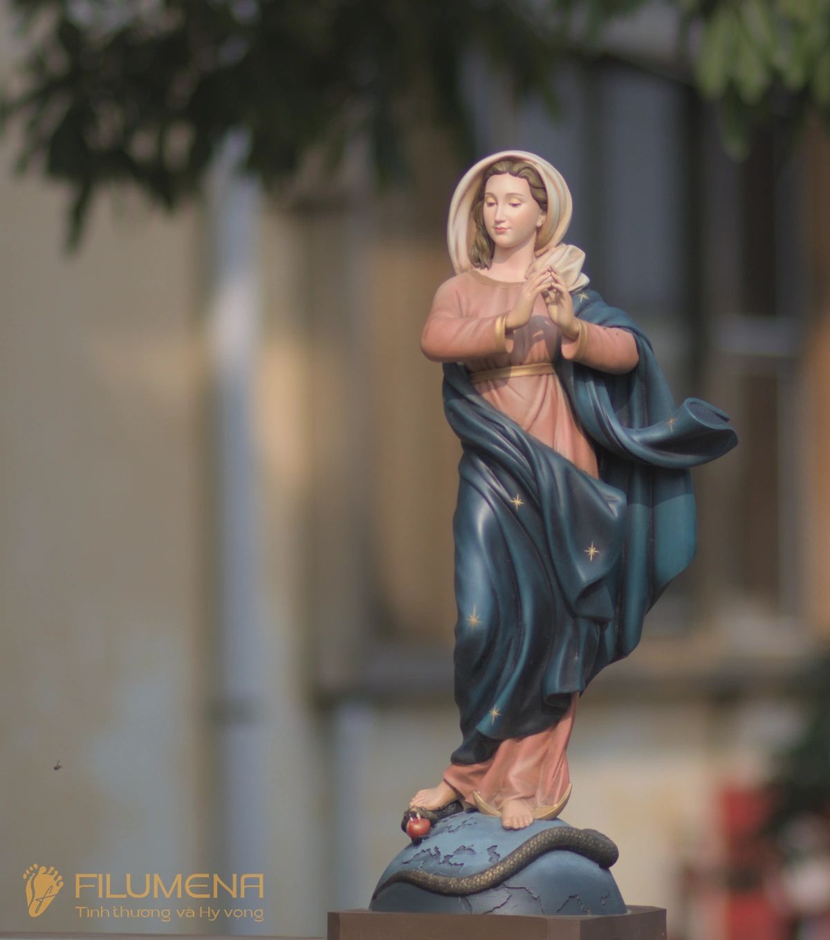 Bàn thờ Công giáo do Filumena sáng tác và sản xuất